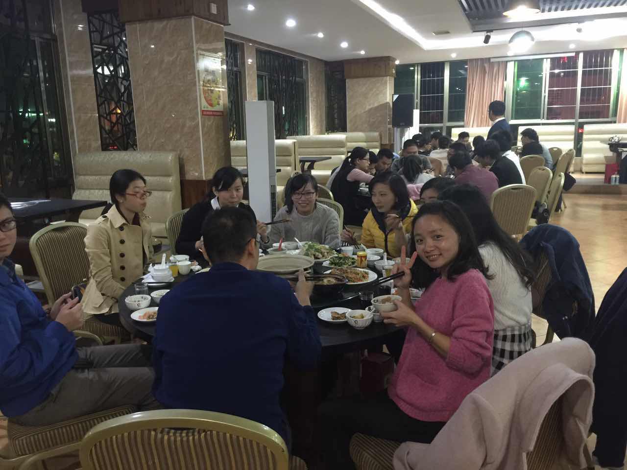 员工聚餐1